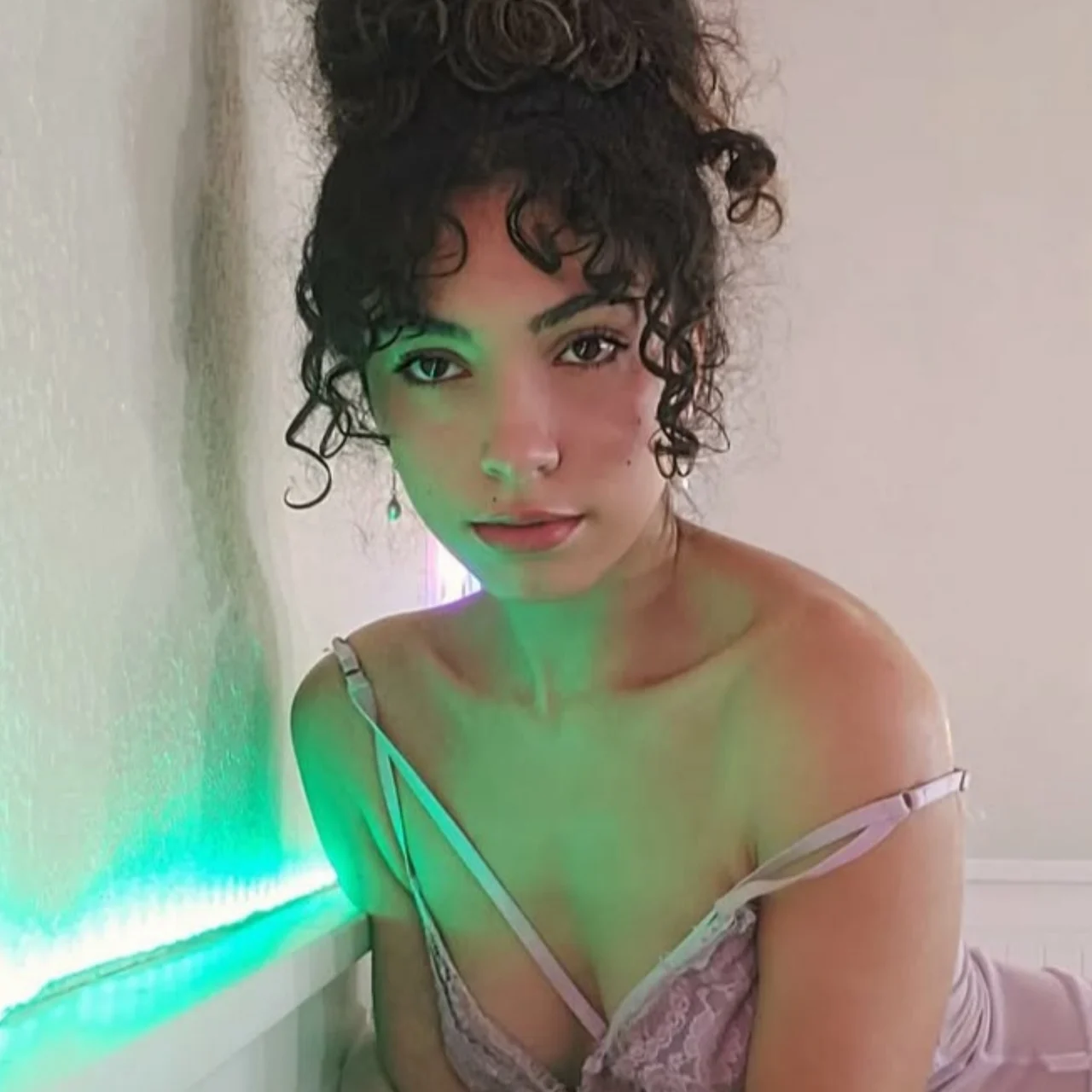 Pinkie - OnlyFans model