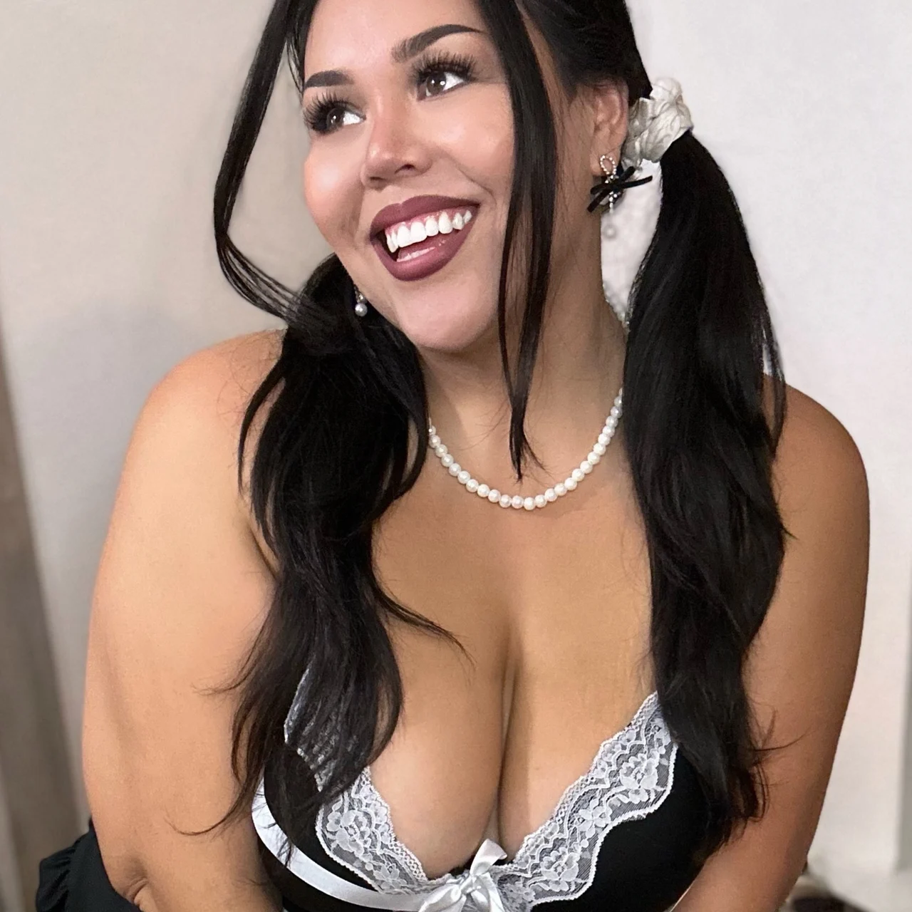 jewlieah - OnlyFans model