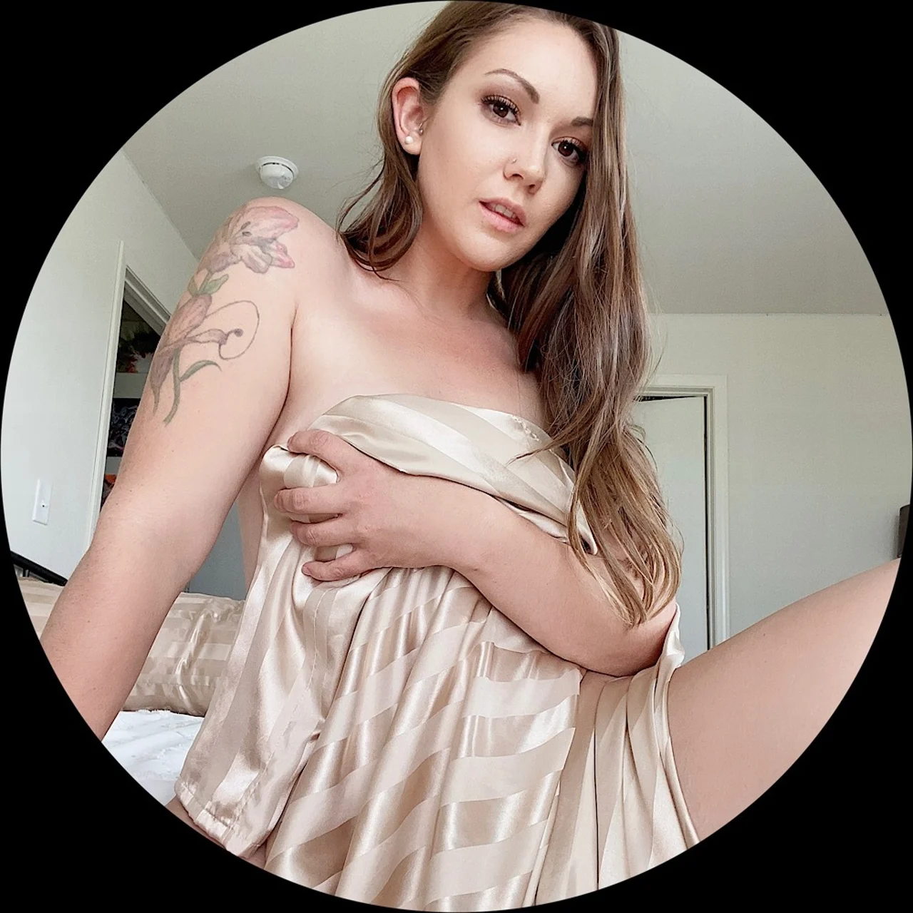 🟡JULIE JUICE MOM NEXT DOOR🟡 - OnlyFans model