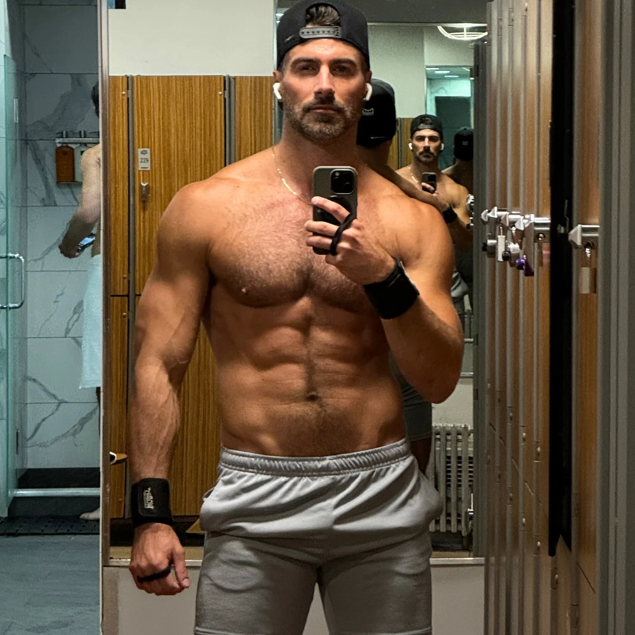 Justin Clynes - OnlyFans model