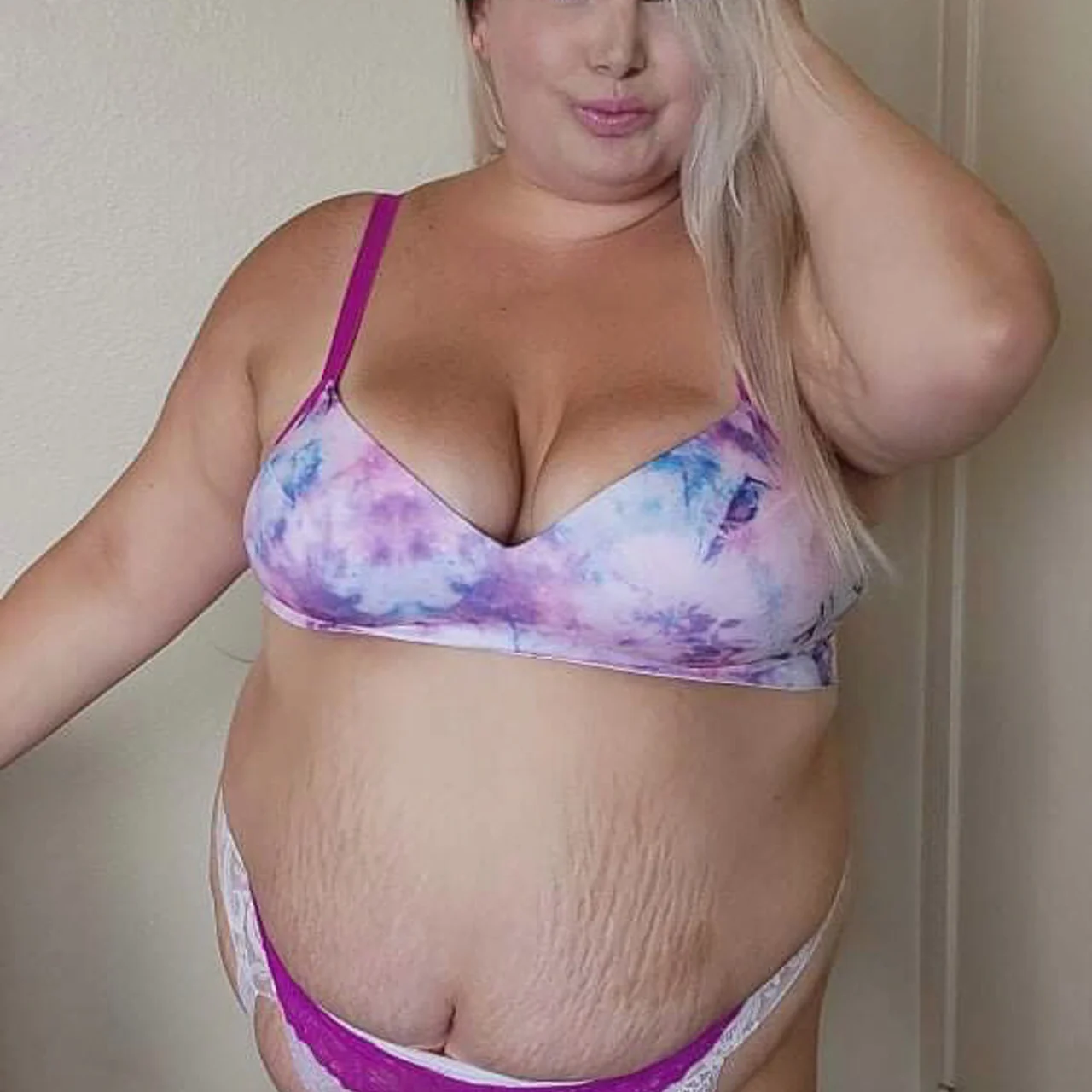 Kali/Stiflers Mom - OnlyFans model