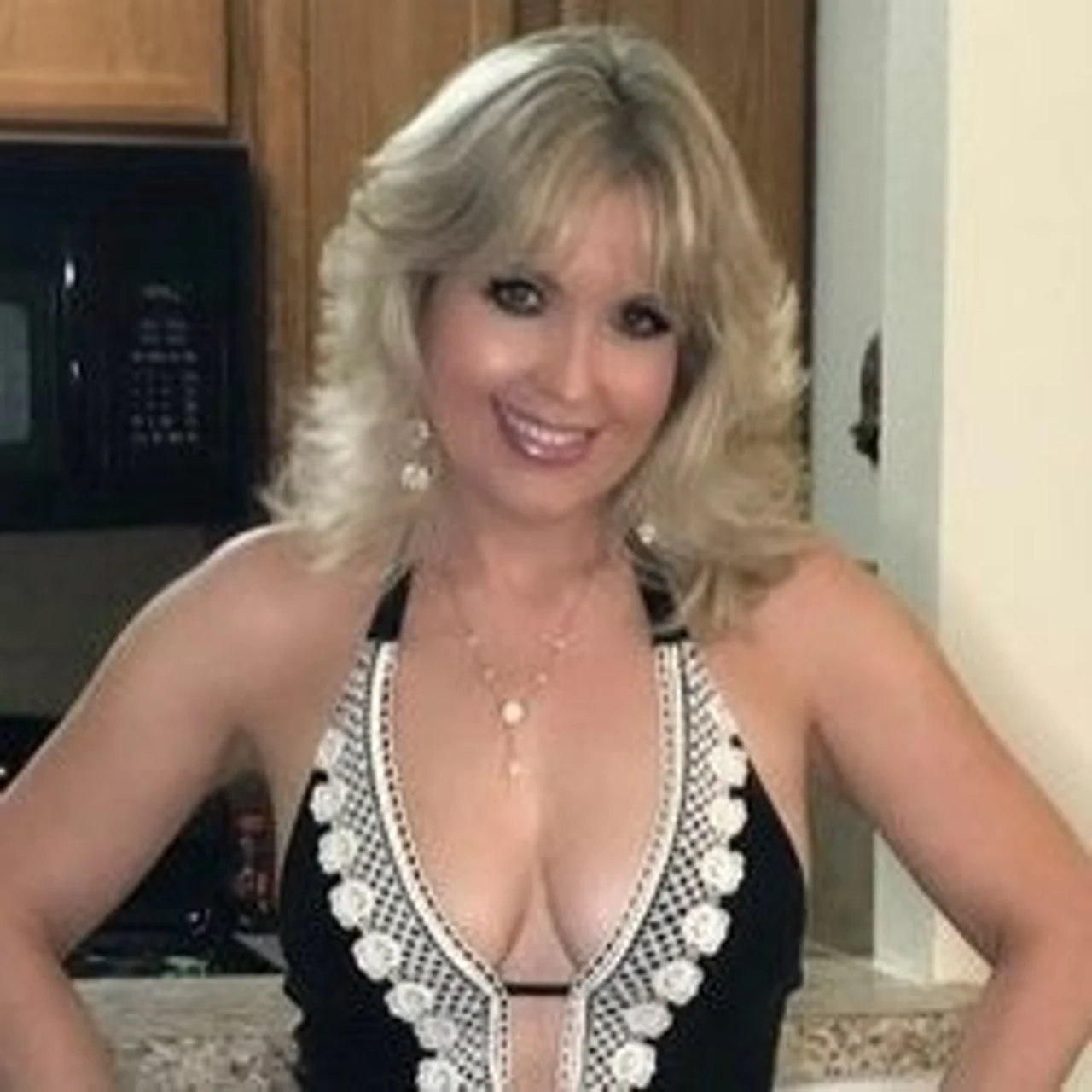 kareneng1xoxo - OnlyFans model