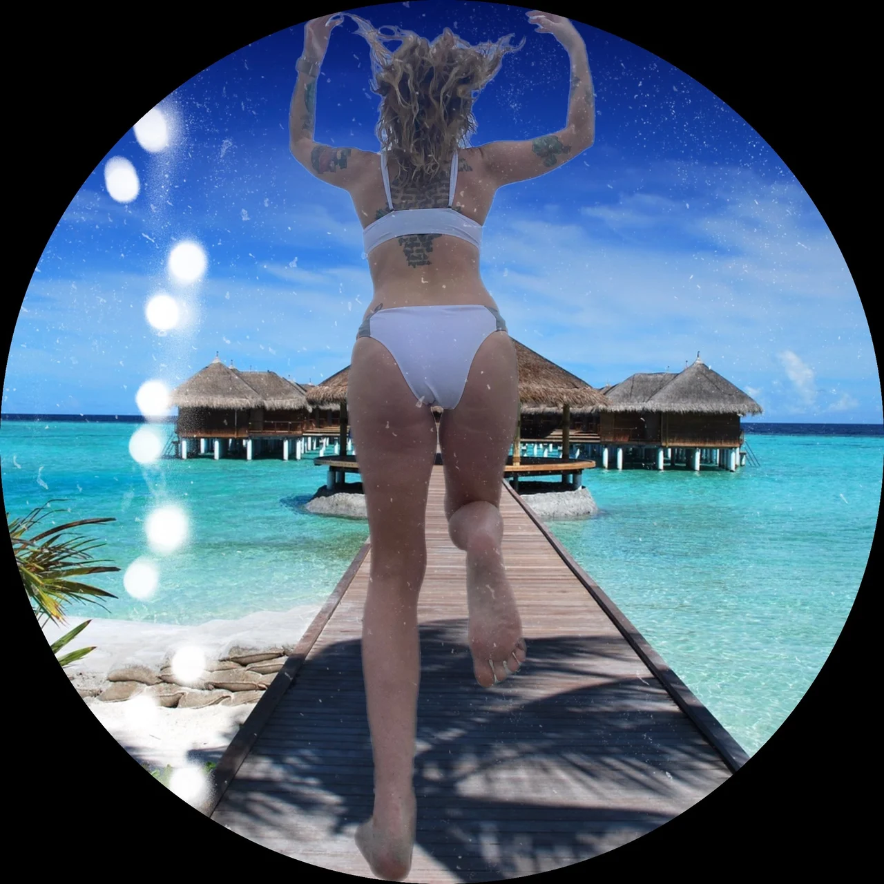 Foxy Freckles 5’2” - OnlyFans model