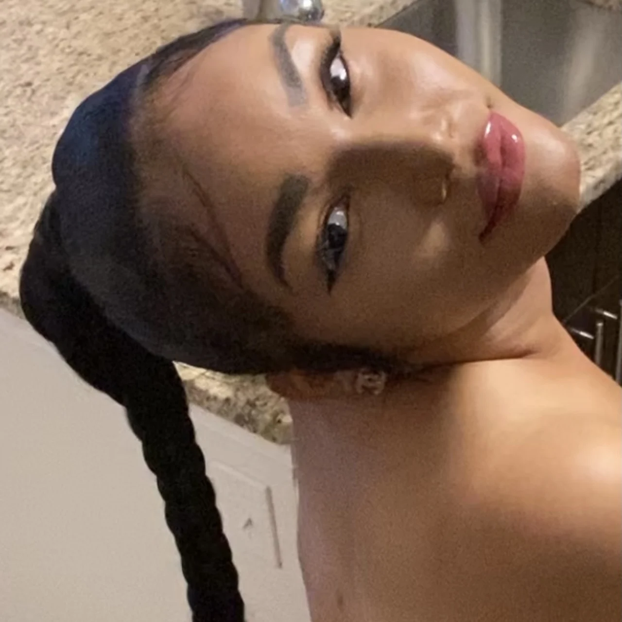 Kiane - OnlyFans model