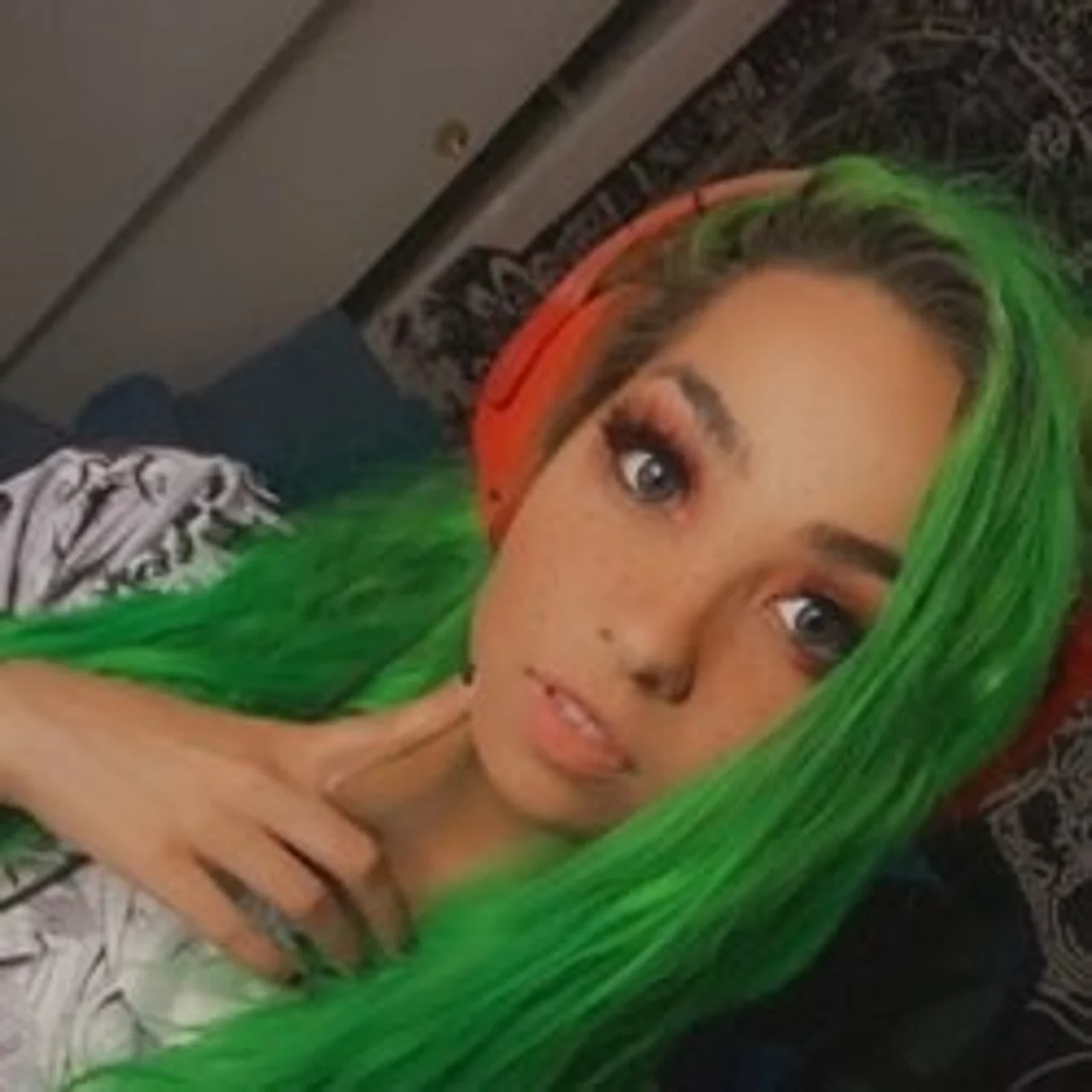 knifewife - OnlyFans model