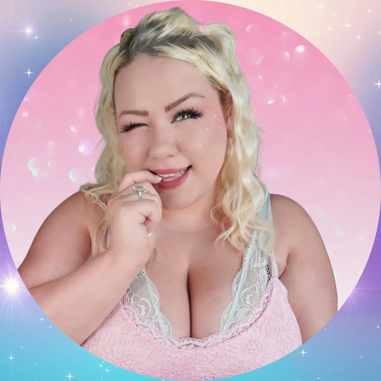 Lacey Summers - OnlyFans model