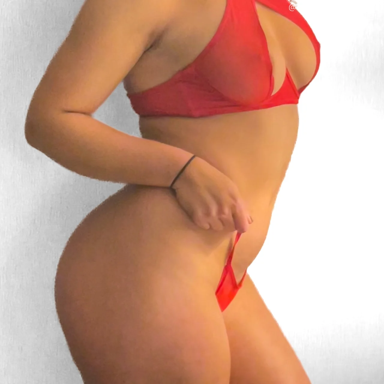 @YoungLatinHotwife - OnlyFans model