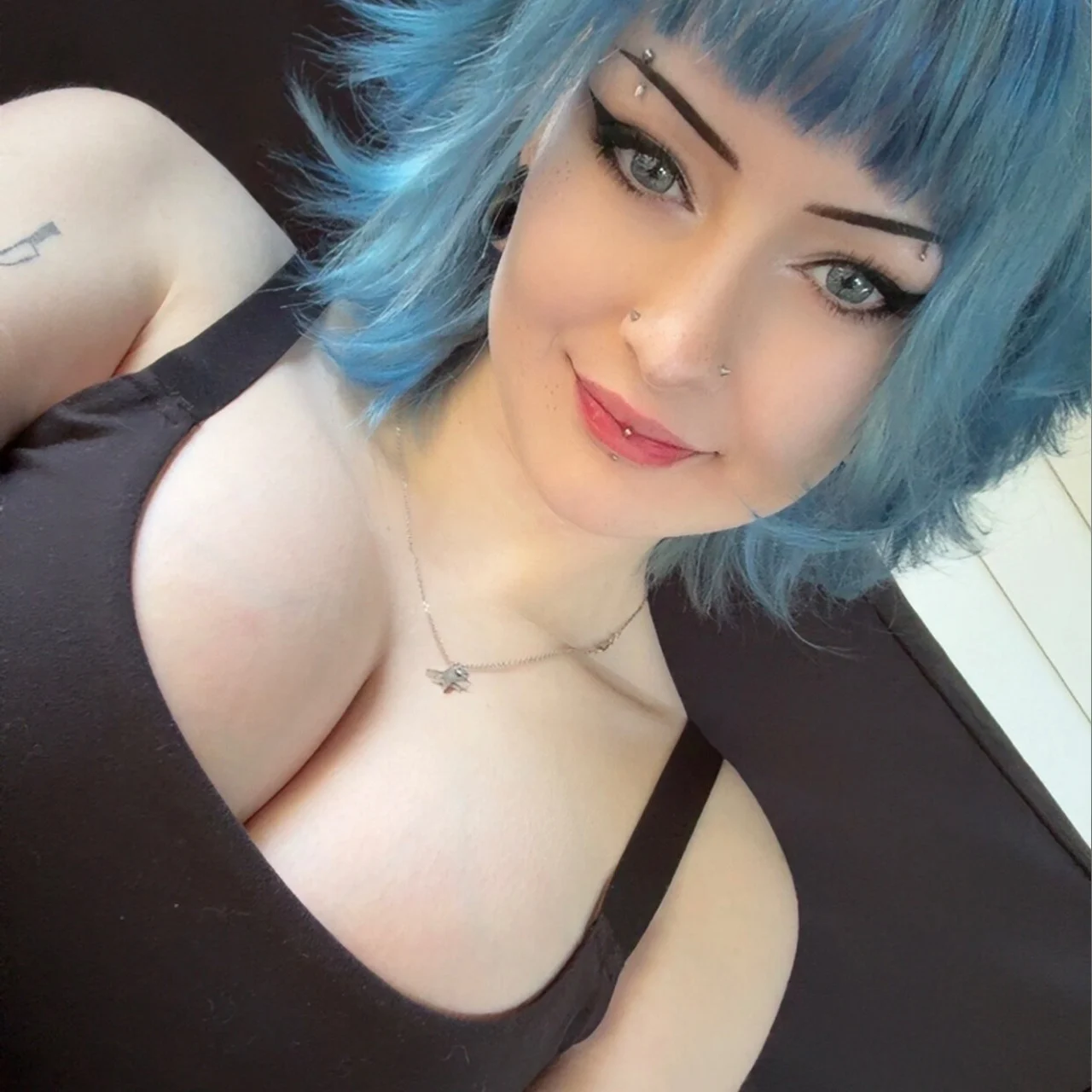 Blue #1 big titty goth gf on OF🦇 - OnlyFans model