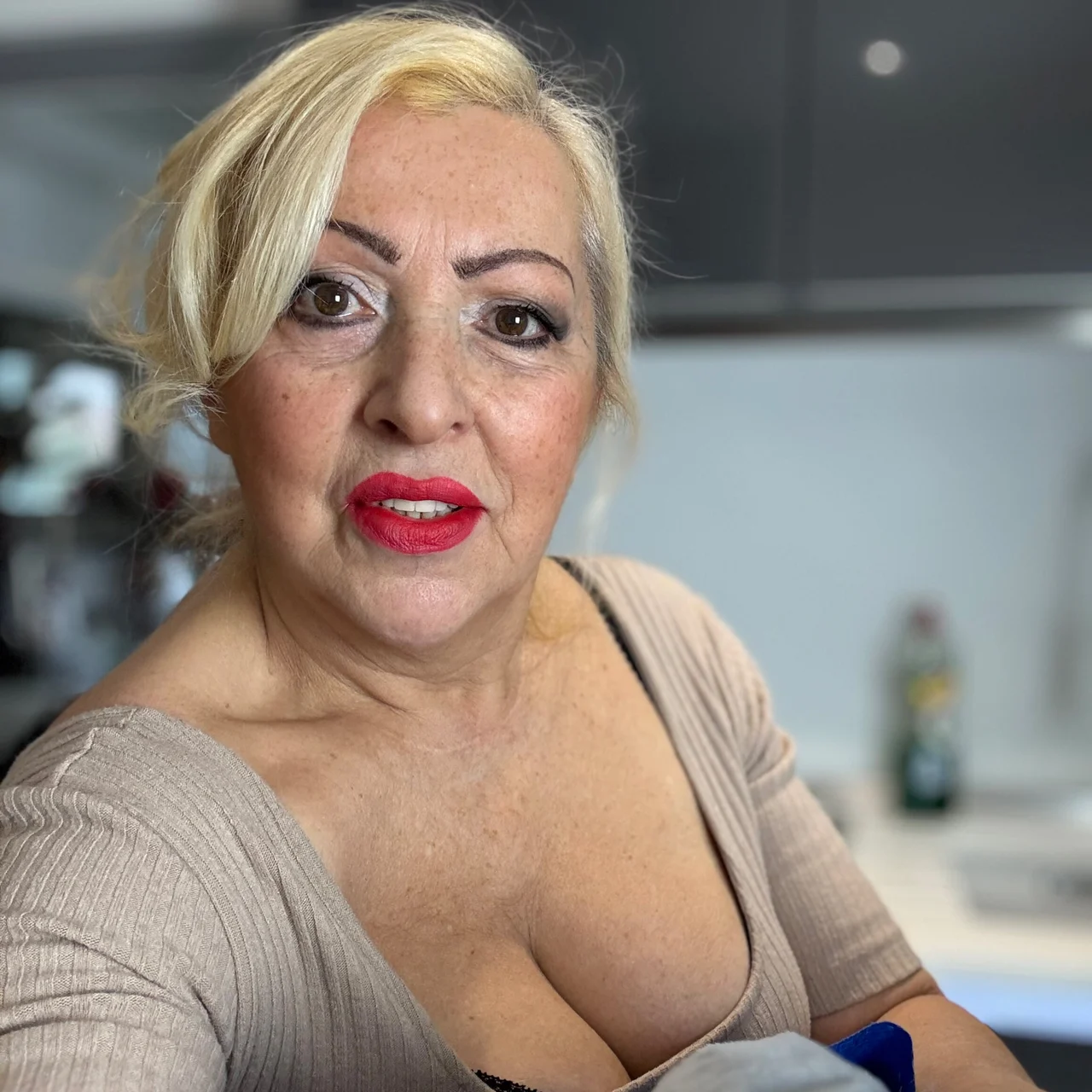 Leanne (67yo GILF) ๐๐ฎ๐น - OnlyFans model