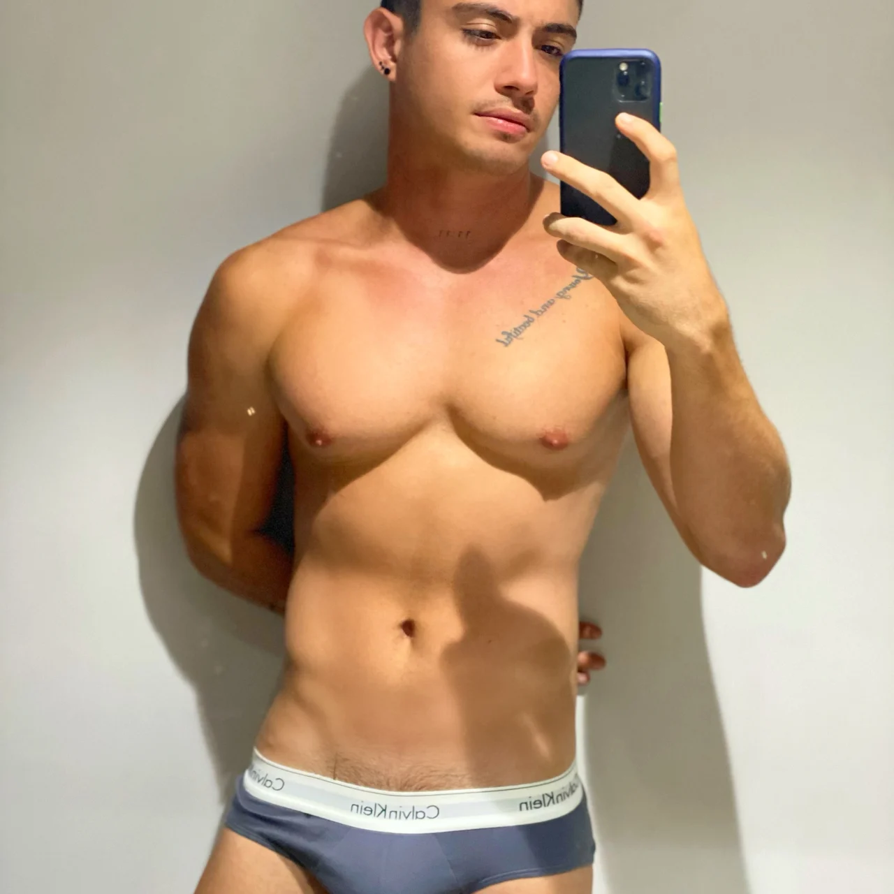 Leoo carvajal - OnlyFans model