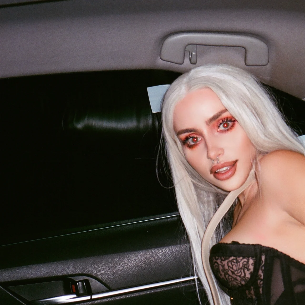 Naomi Woods - OnlyFans model