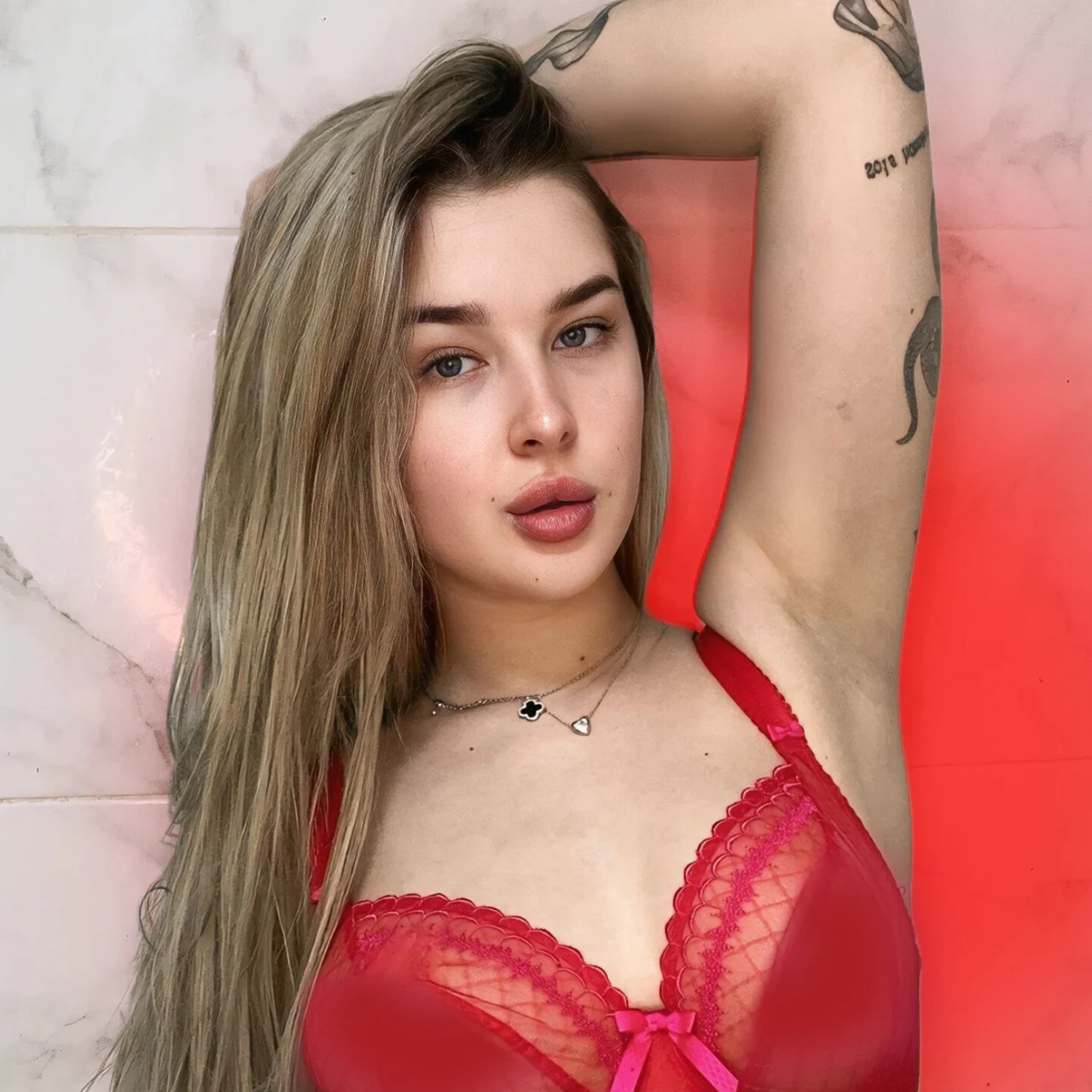 𝐋𝐢𝐳 𝐋𝐮𝐱 💋 𝕪𝕠𝕦𝕣 𝕚𝕕𝕖𝕒𝕝 𝕘𝕚𝕣𝕝 - OnlyFans model