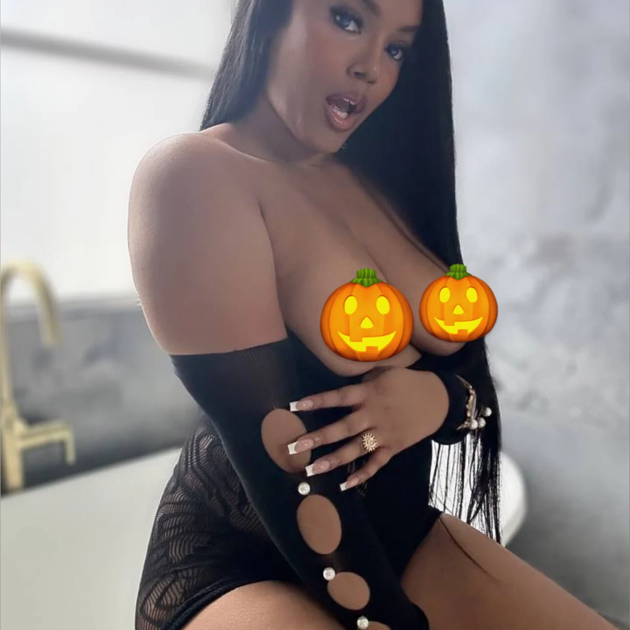 LIVE RIGHT NOW 🚨🚨🚨🚨🚨🚨🚨 - OnlyFans model