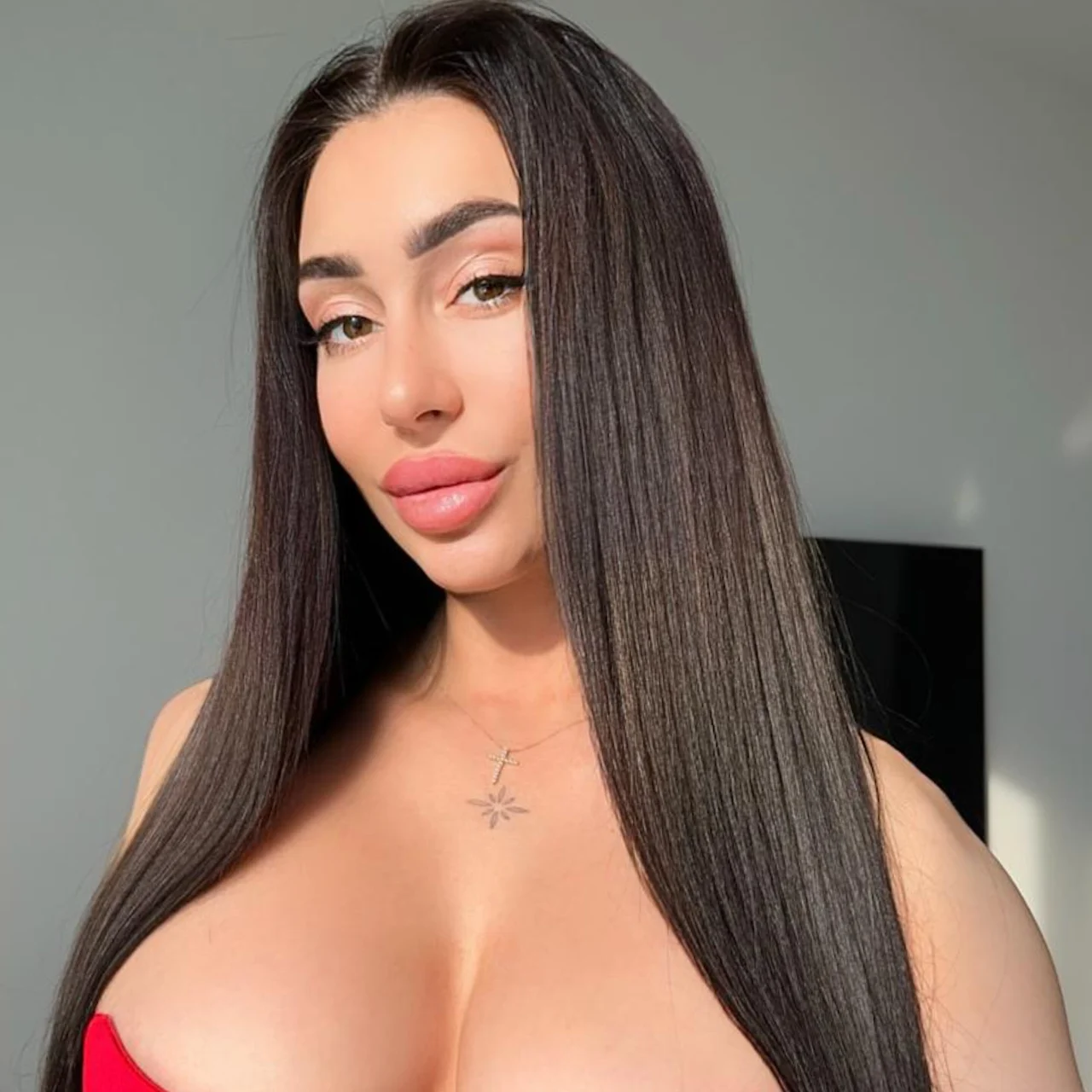 🍒 L O U I S E 🍒 - OnlyFans model