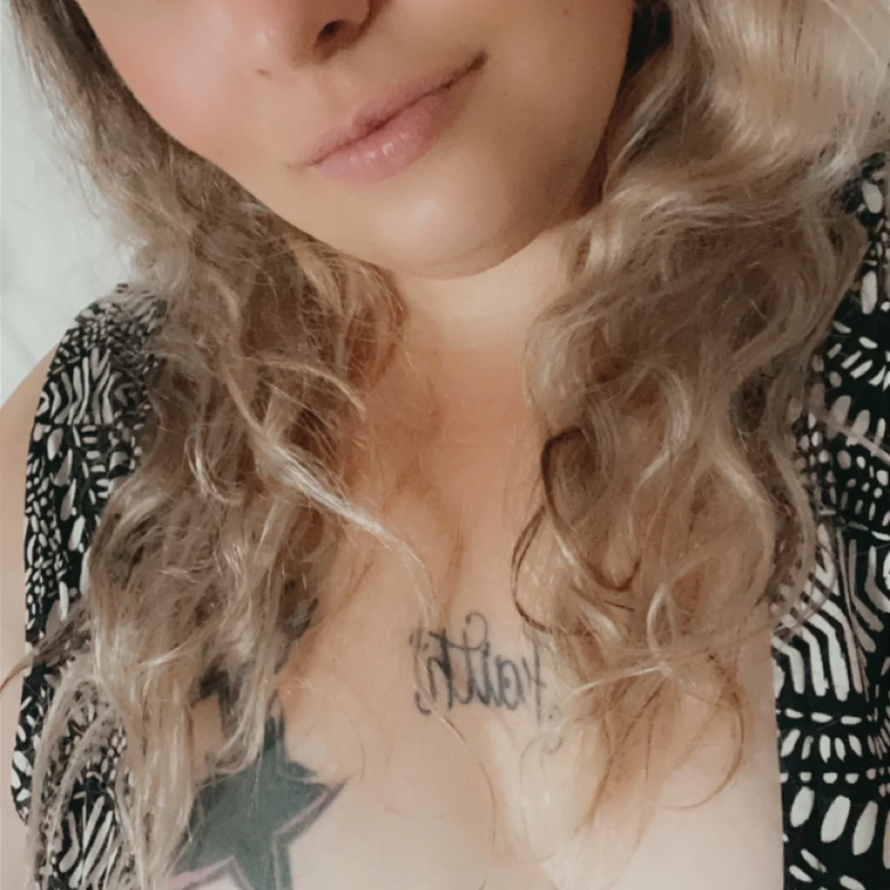 LuckyCharm010 - OnlyFans model