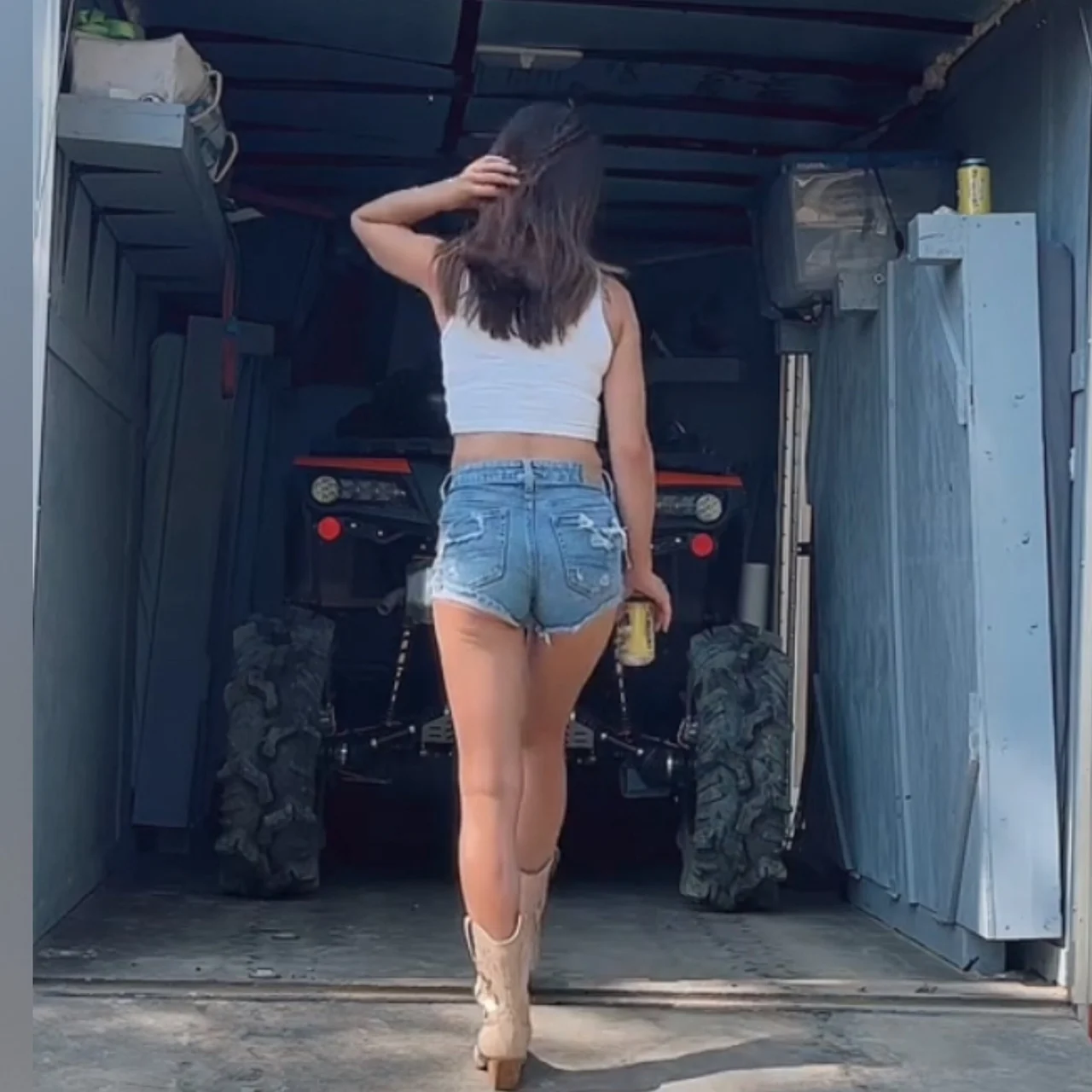 Southern Brunette 🌵 - OnlyFans model