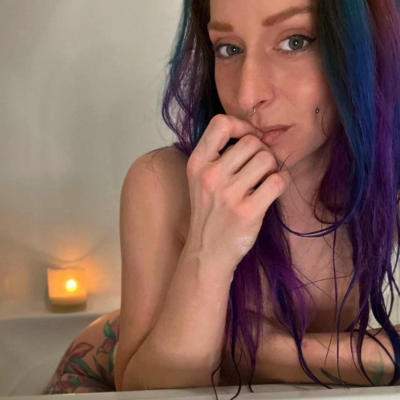 Lunaticfireflower - OnlyFans model