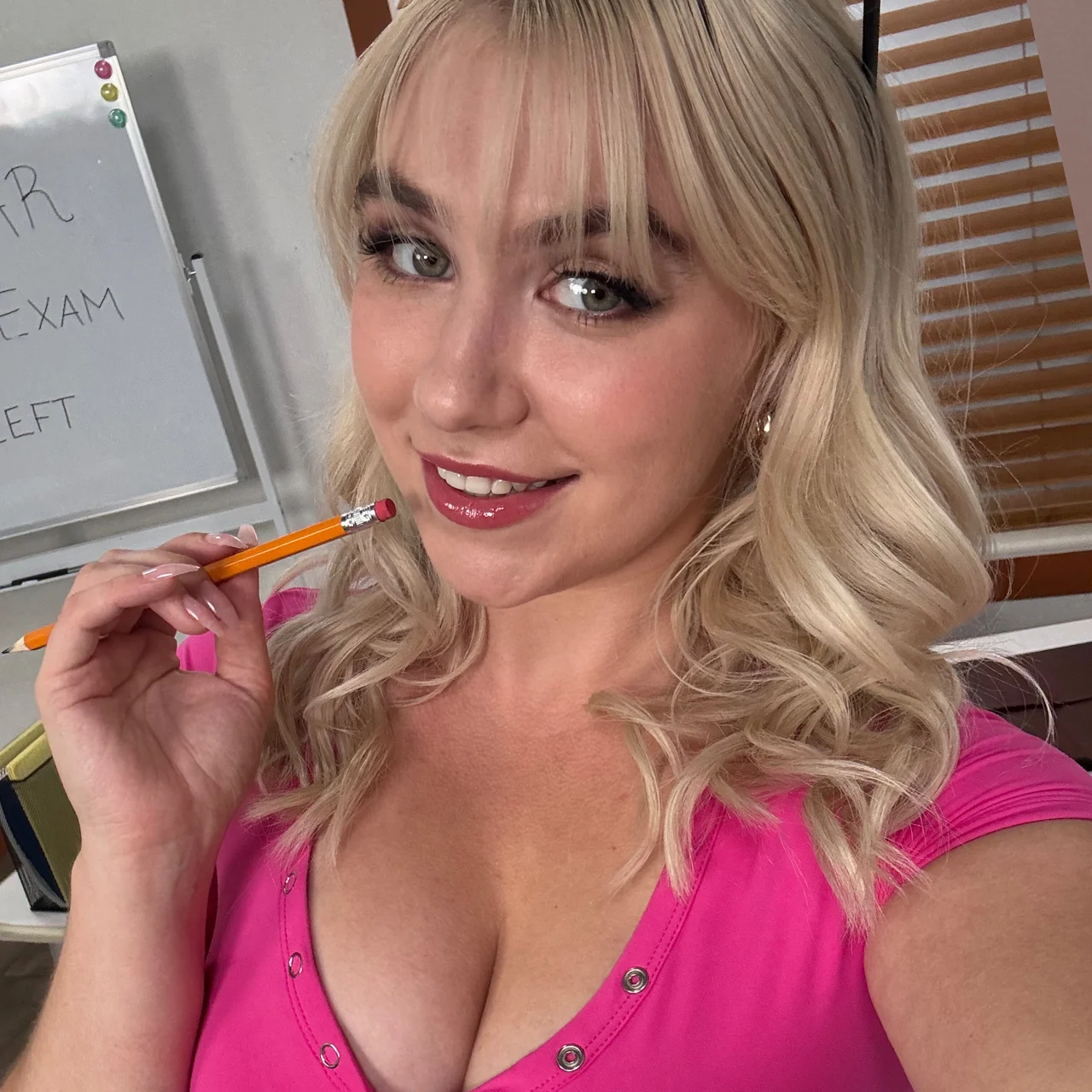 🍒𝓜𝓪𝓲𝓼𝓮𝔂 - OnlyFans model