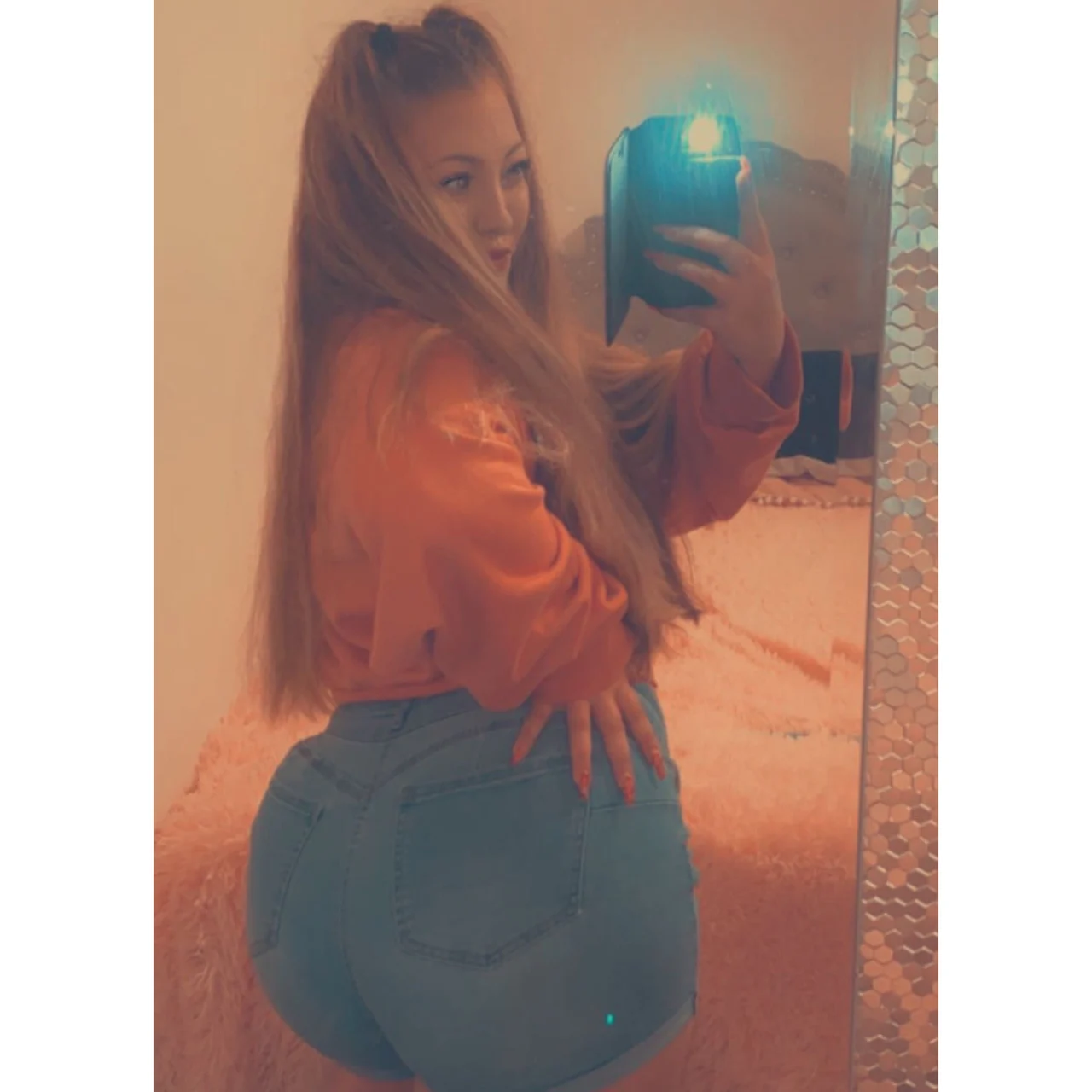 Mama Jewells - OnlyFans model