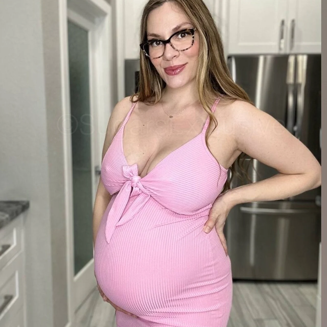 Curvy &amp; Creamy Mia 🍼 - OnlyFans model