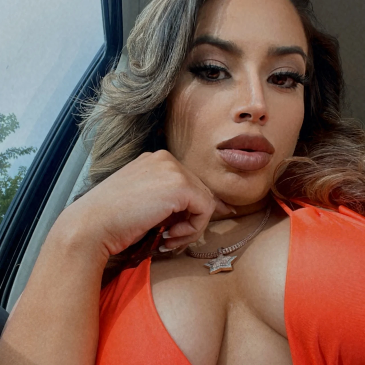 Mamisita24 - OnlyFans model