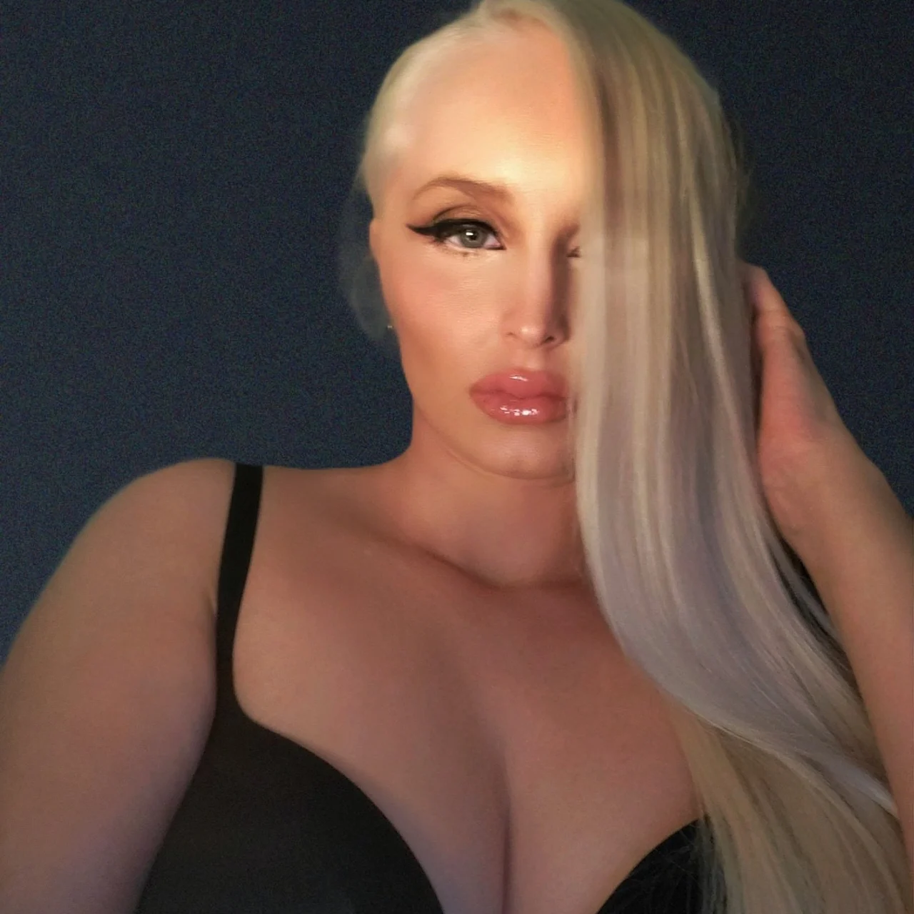 Mara fetish doll - OnlyFans model