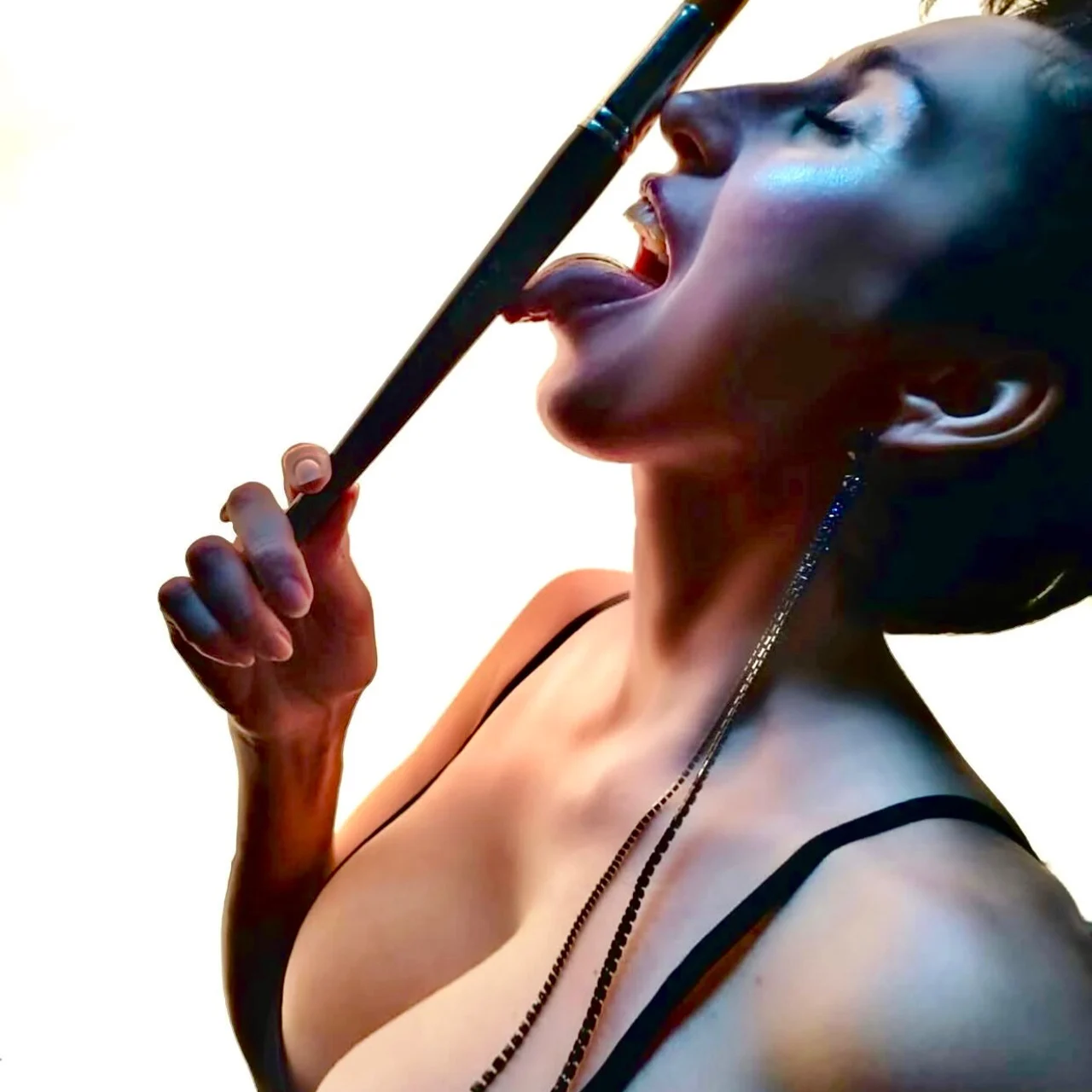 Más amor por favor - OnlyFans model