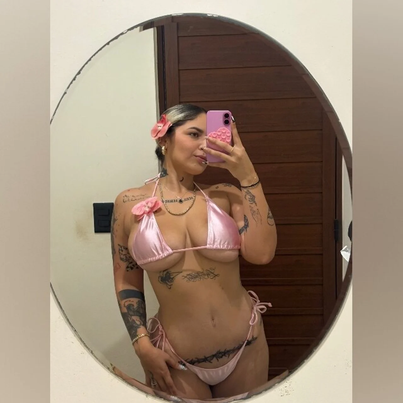 M a s s i e l - OnlyFans model