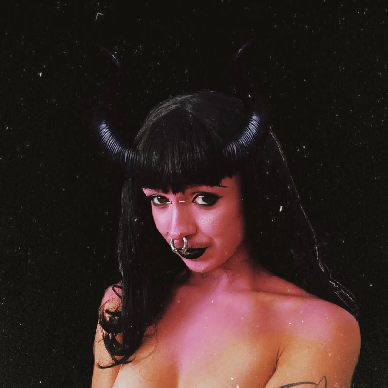 𝐇𝐎𝐒𝐀 - OnlyFans model