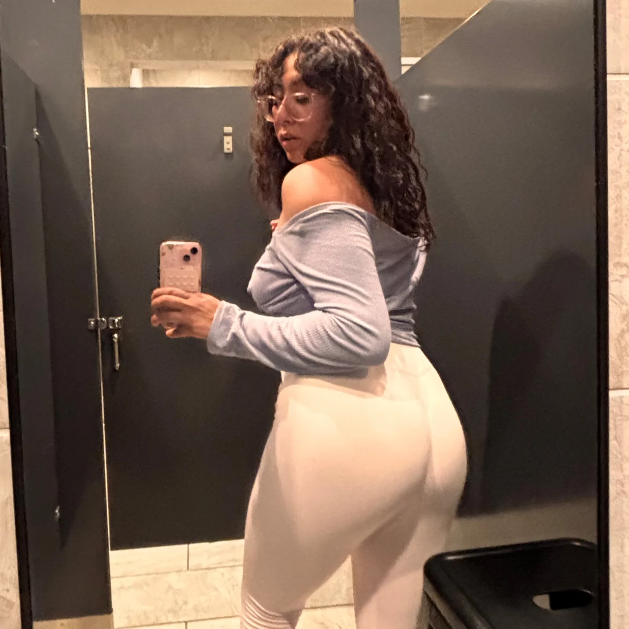 Mia angel - OnlyFans model