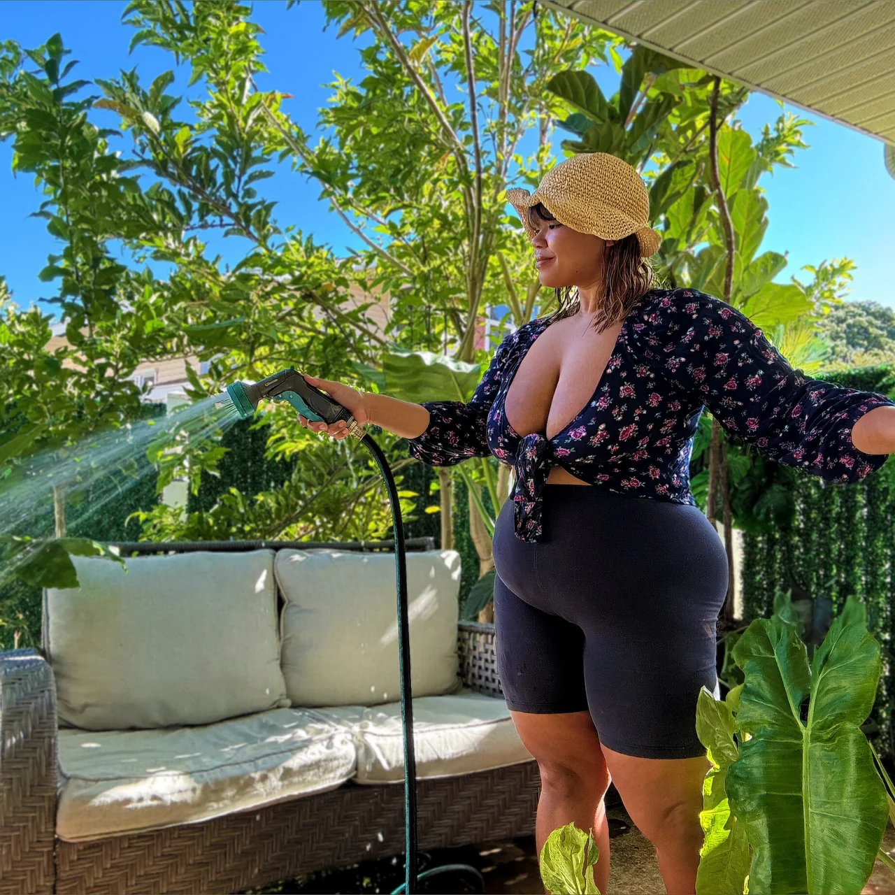 Mila Loves - OnlyFans model