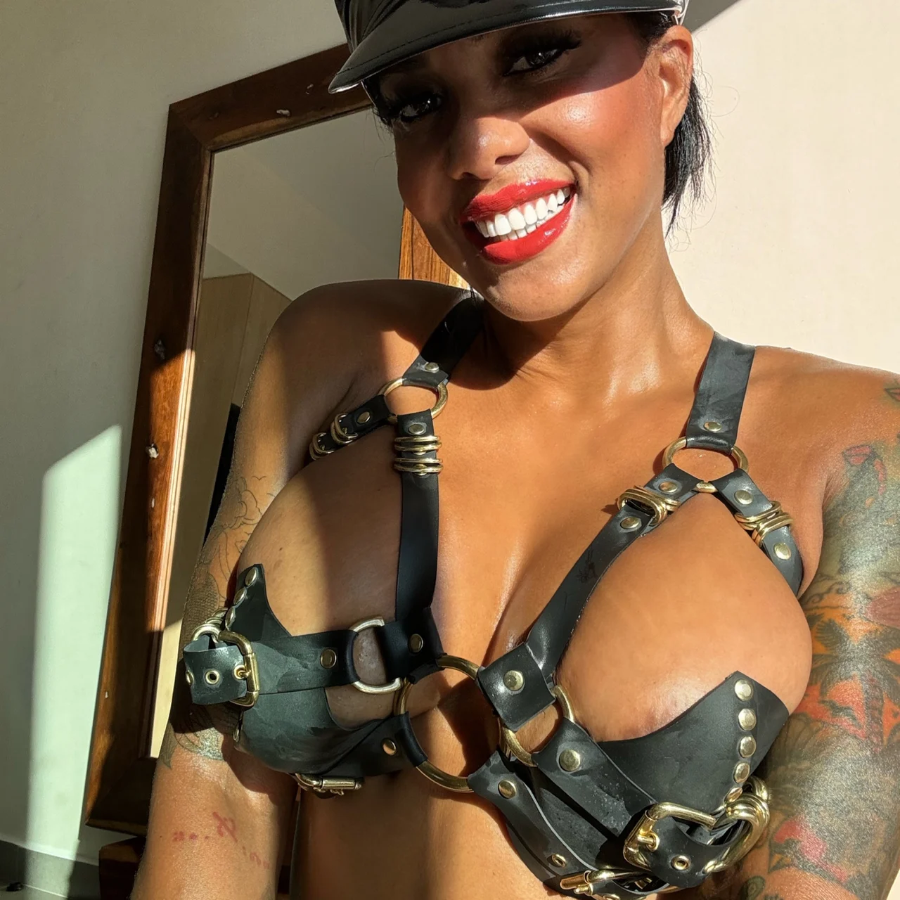 𝙎𝙖𝙧𝙖𝙝 𝙏𝙝𝙚 𝙄𝙣𝙫𝙖𝙙𝙚𝙧/𝙎𝙩𝙧𝙖𝙥𝙤𝙣/𝙎𝙚𝙭𝙩𝙞𝙣𝙜/𝙁𝙚𝙢𝙙𝙤𝙢 - OnlyFans model