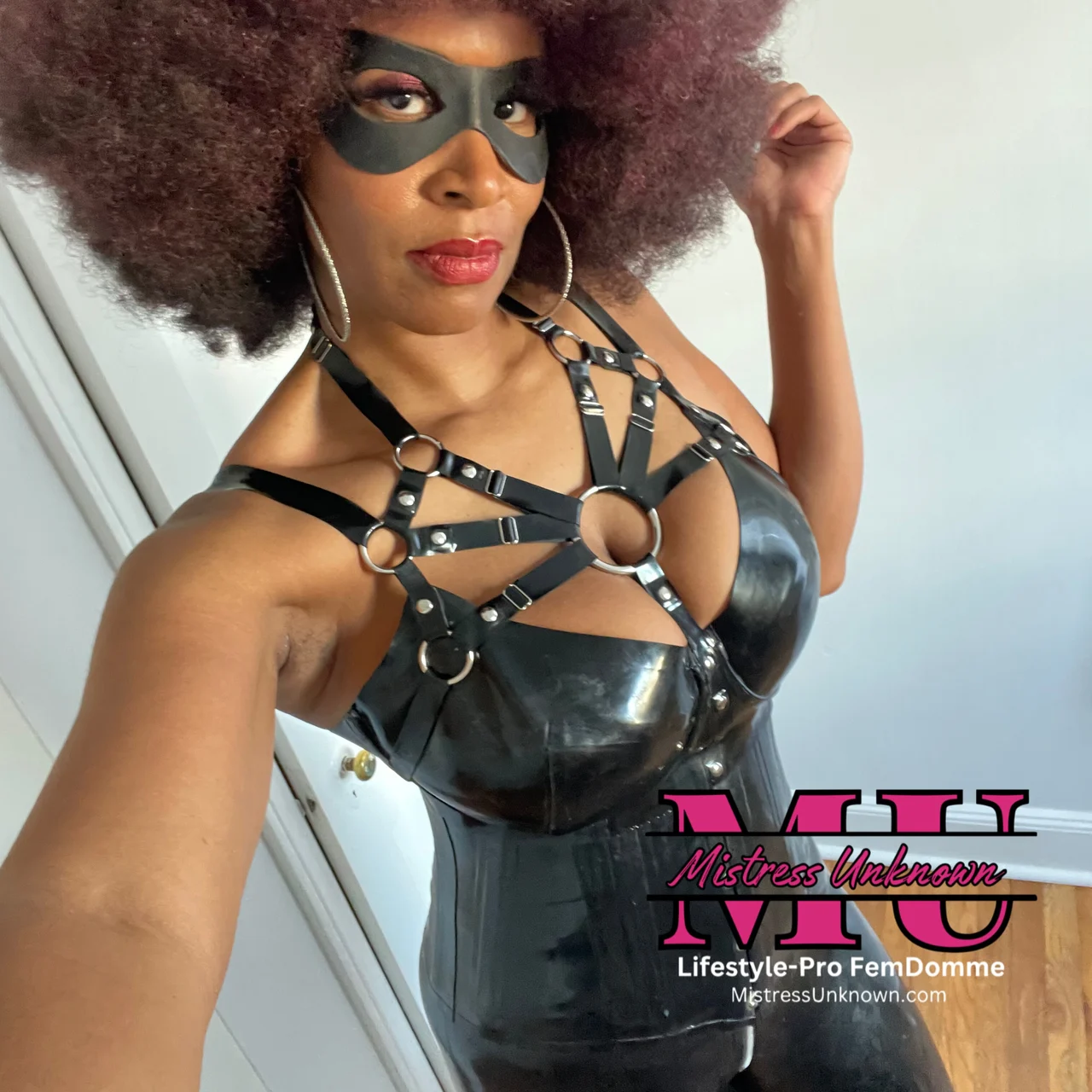6ft Nubian Strapon Queen: FemDomโขPegging - OnlyFans model