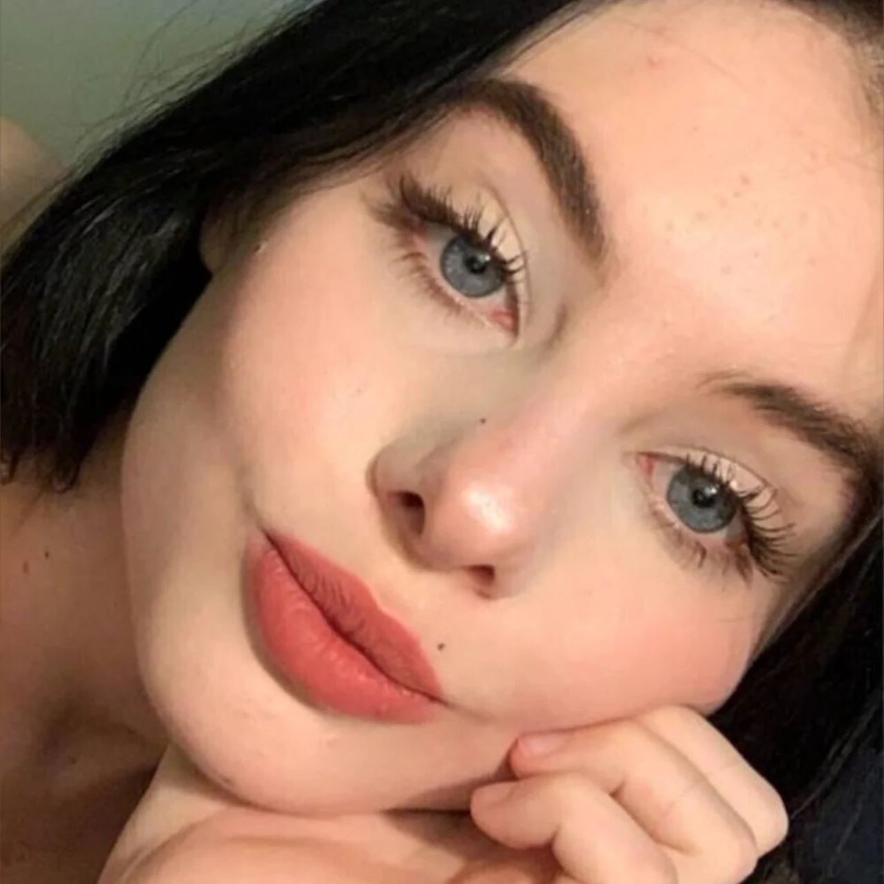 Mona - OnlyFans model