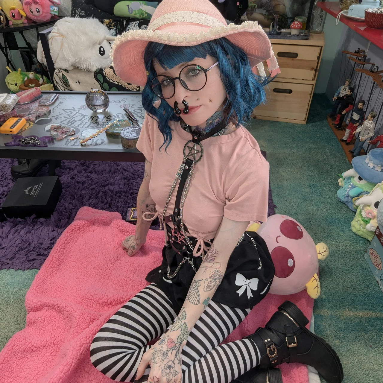 Monroe Bee - OnlyFans model