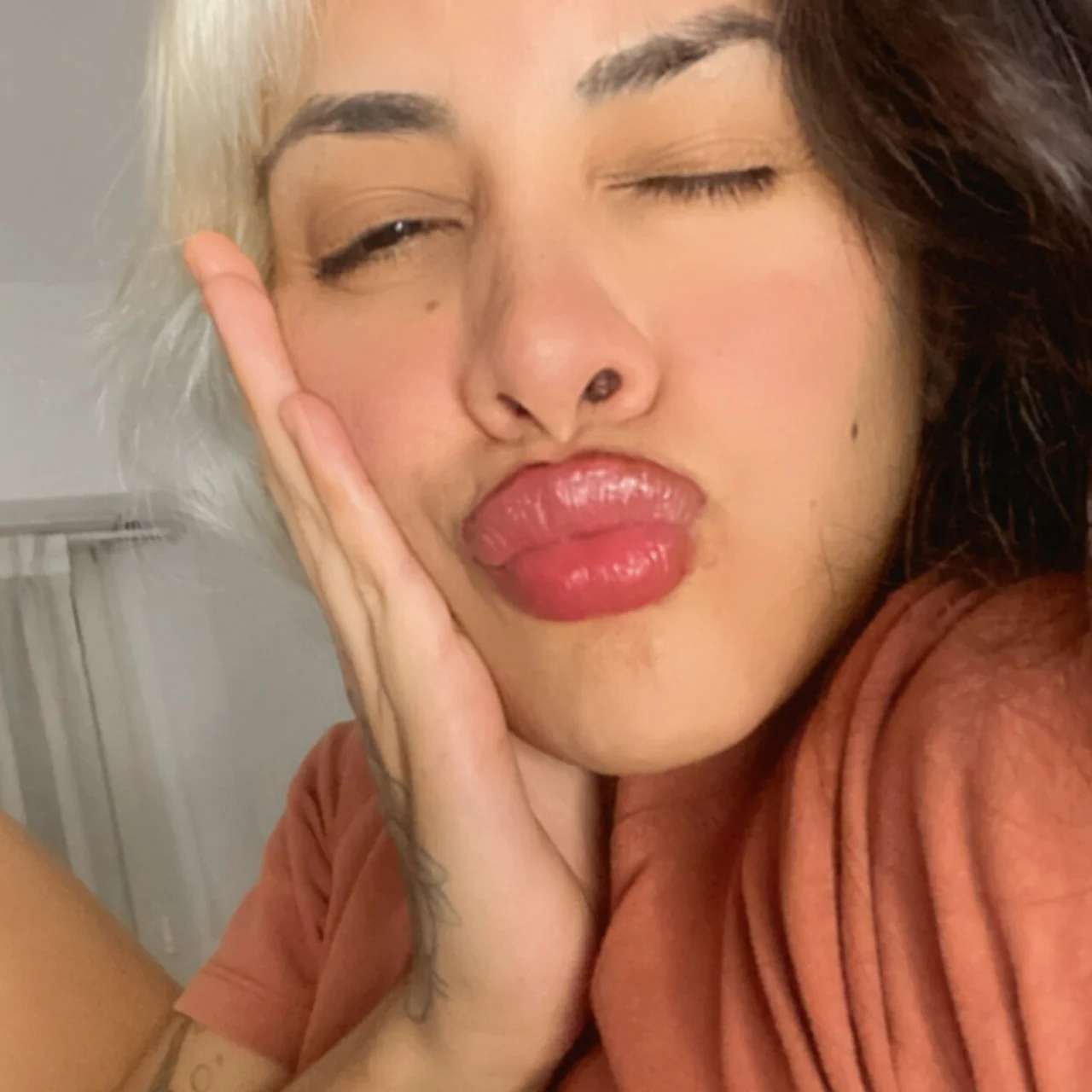 Mora 🍒 - OnlyFans model