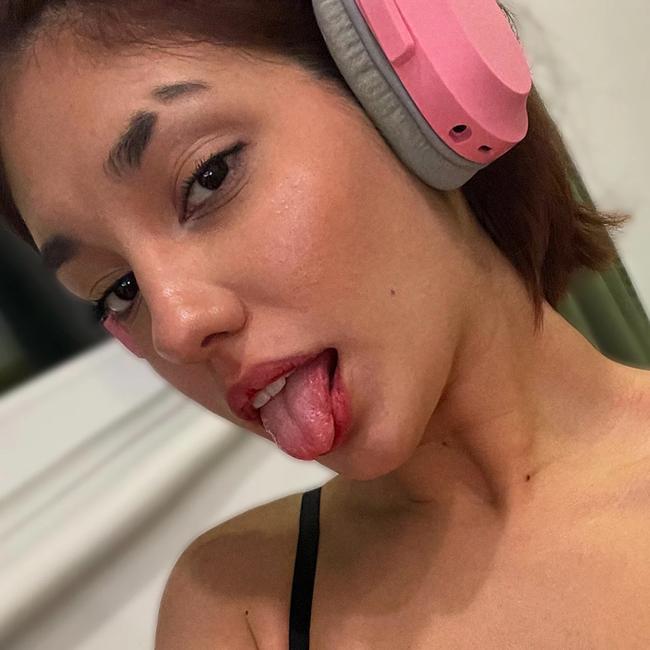 Naomi Sakura - OnlyFans model