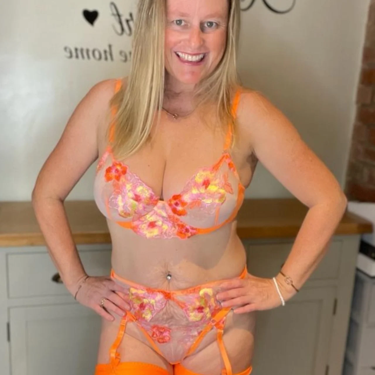 Mrs Marie x - OnlyFans model