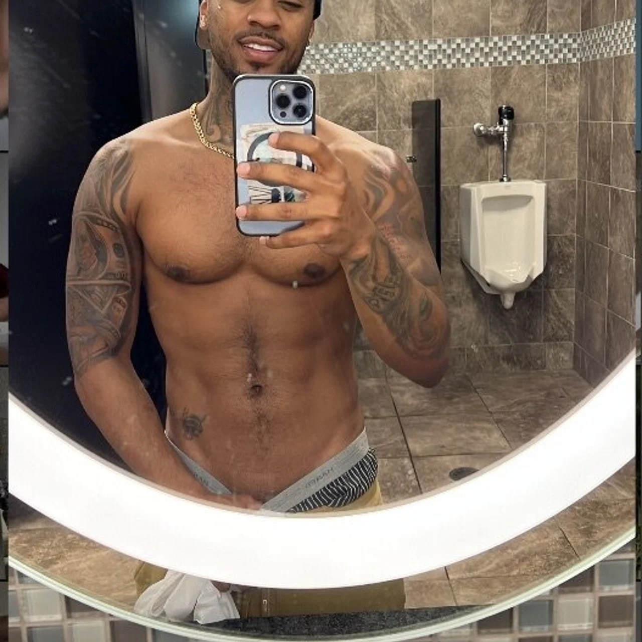 🍆 𝐍𝐄𝐆𝐑𝐎 𝐌𝐀𝐍𝐆𝐔𝐄𝐑𝐀 🍆 - OnlyFans model