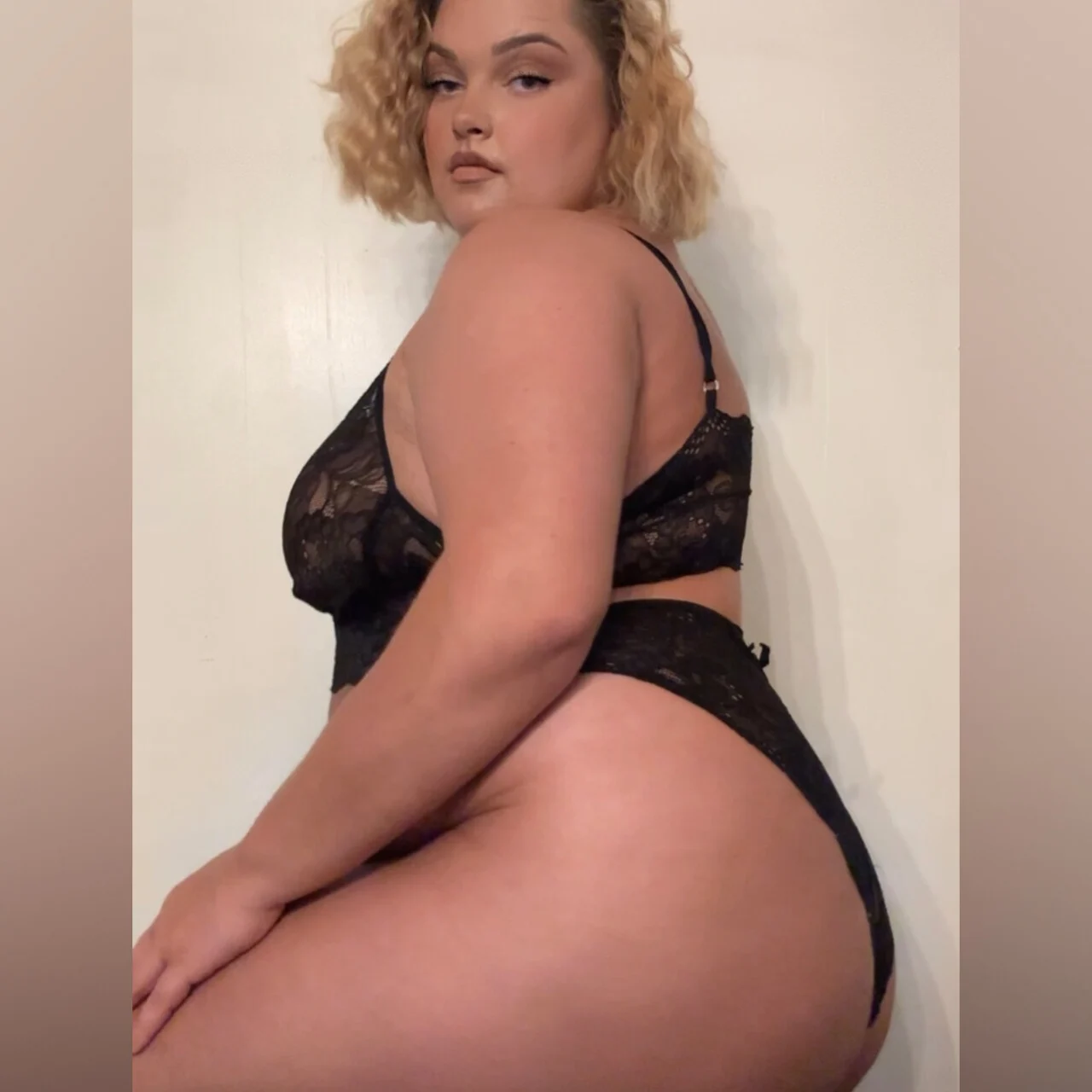 𝓝𝓲𝓬𝓸𝓵𝓮 𝓕𝓸𝔁𝔁 - OnlyFans model