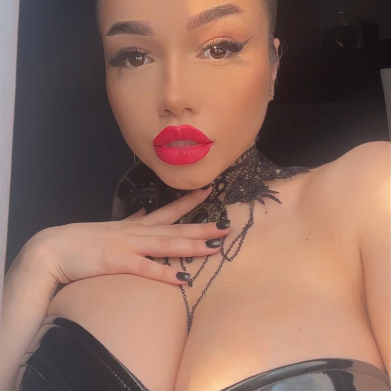 Niki Bryce - OnlyFans model