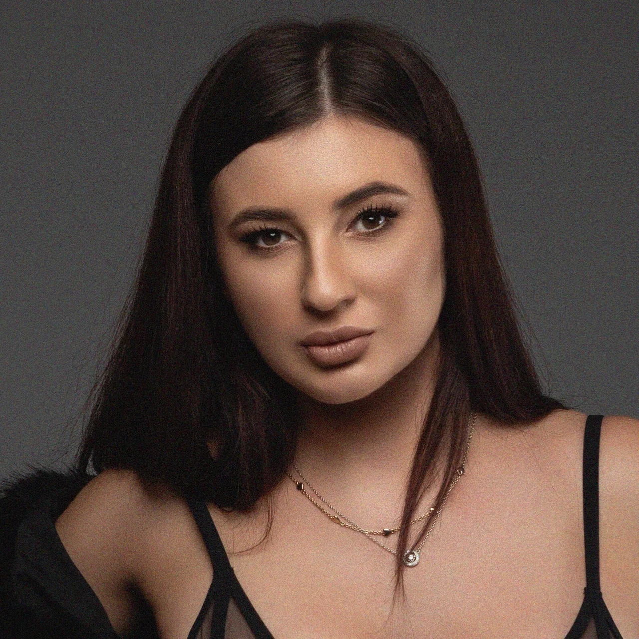 Nora Veil - OnlyFans model