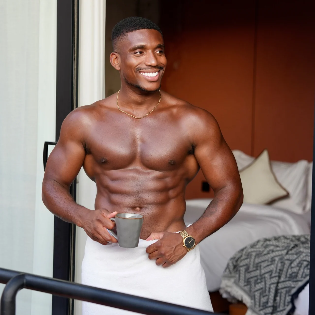 𝗠𝗜𝗞𝗘 𝗪𝗜𝗟𝗟𝗜𝗔𝗠𝗦 - 𝗕/𝗚 𝗢𝗡 𝗙𝗘𝗘𝗗 - OnlyFans model