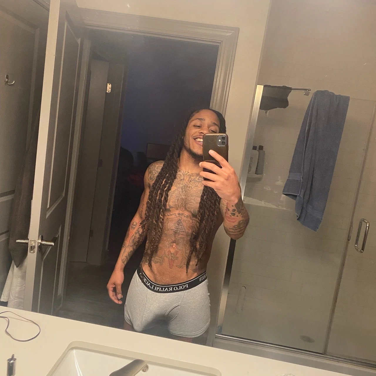 Mr. MakeHerWet - OnlyFans model