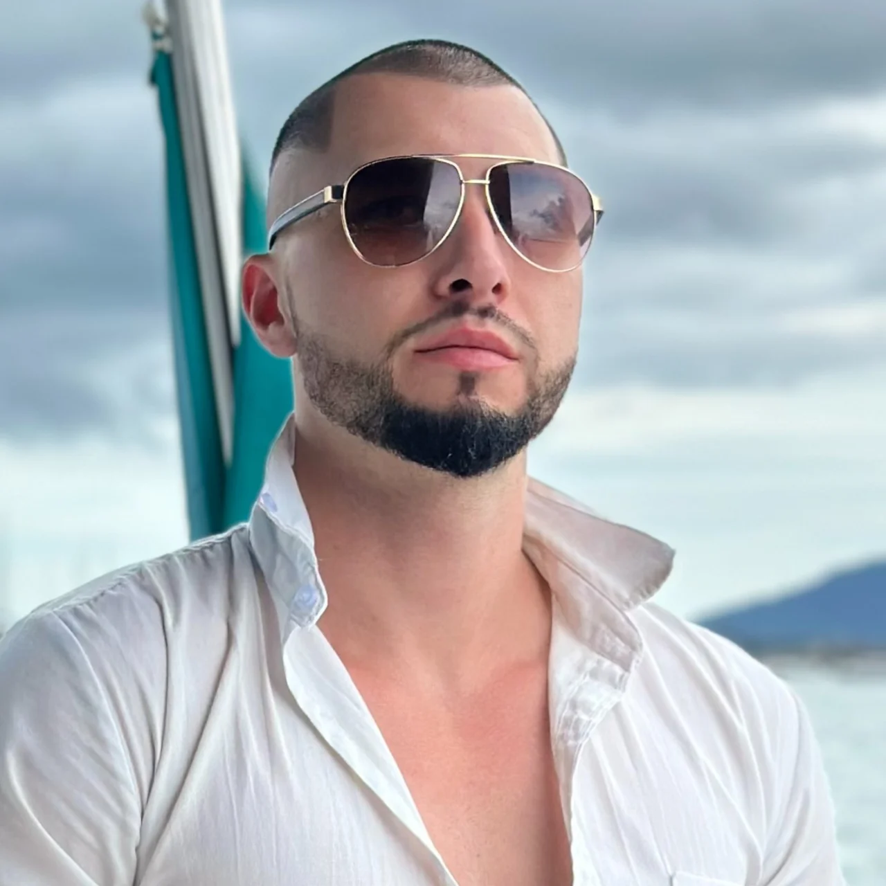 Tiny Asian 3some - OnlyFans model