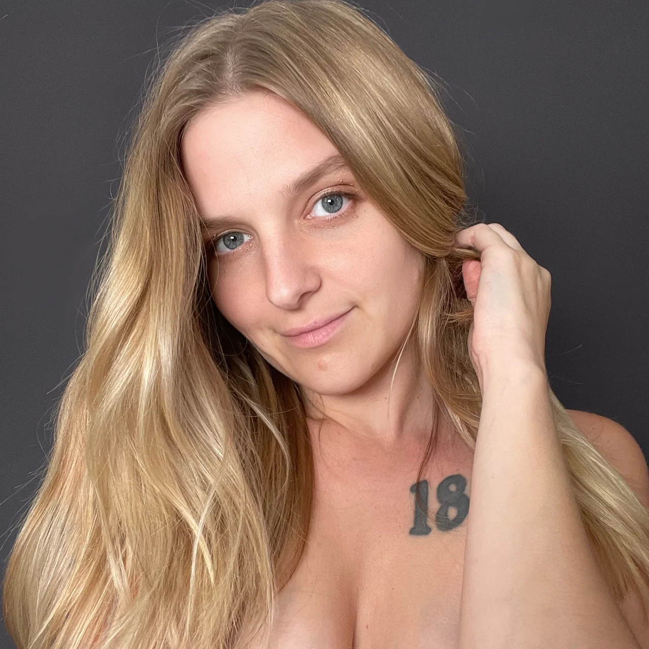 ๐ฃ๐ฎ๐ฟ๐ถ๐ ๐ฉท - OnlyFans model