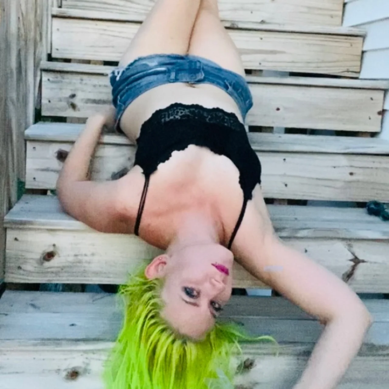 Peachesisastonedfruit2free - OnlyFans model