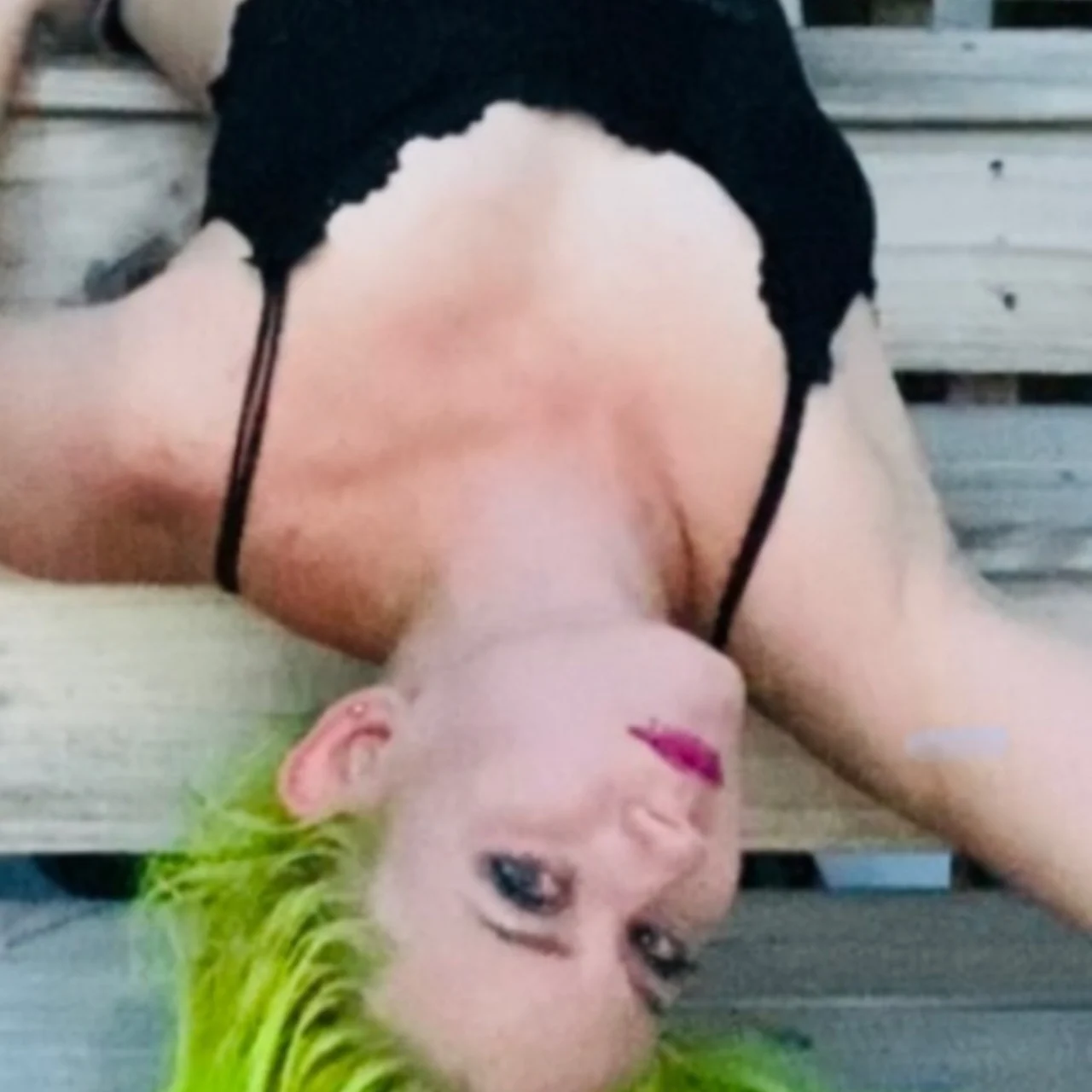 Peaches(Isastonedfruit) - OnlyFans model