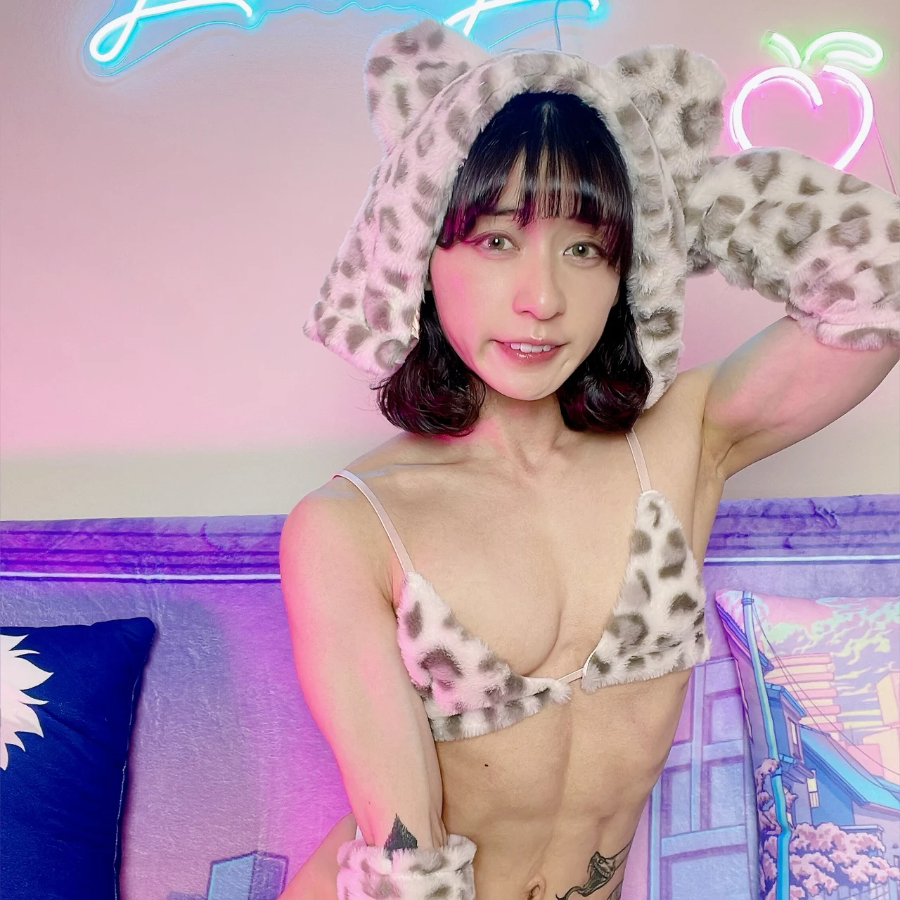 Peachy 🍑🐱🧁 - OnlyFans model