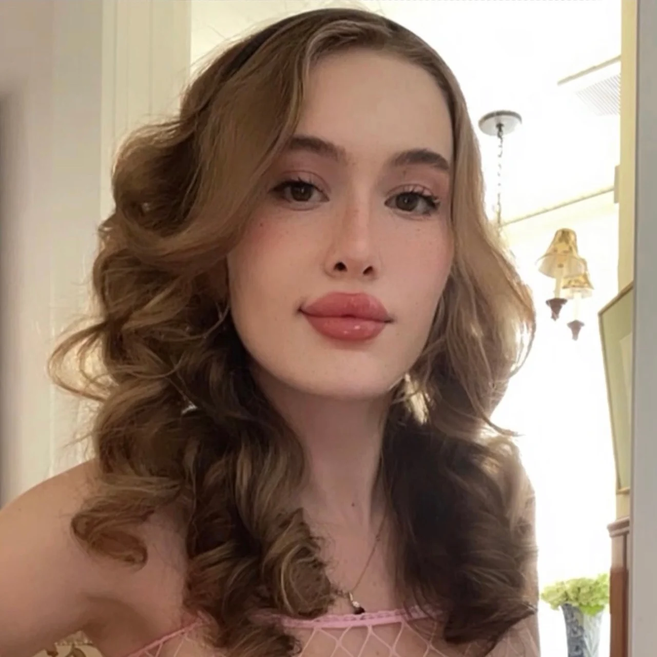 Rosealine - OnlyFans model